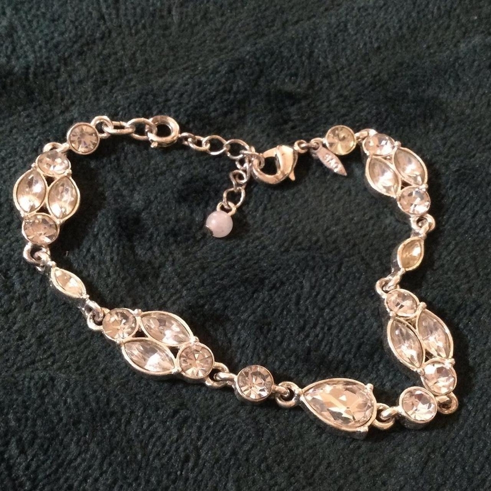Avon Rhinestone Bracelet - Picture 1 of 2